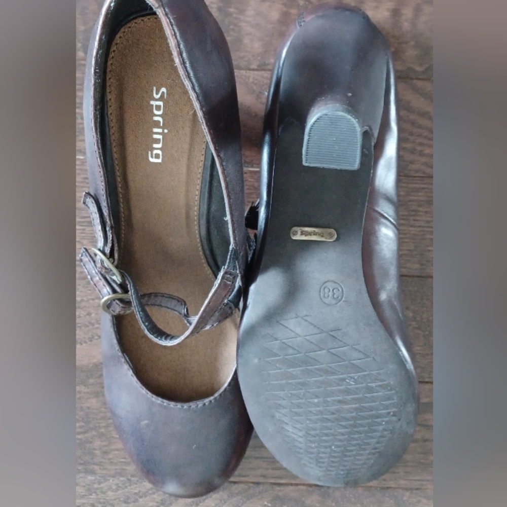 Brown double strap round toe pumps